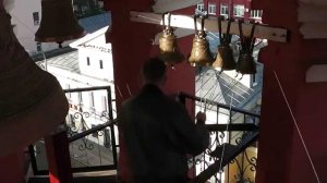 Специальный подбор из шести зазвонных, семи подзвонных и двух благовестников