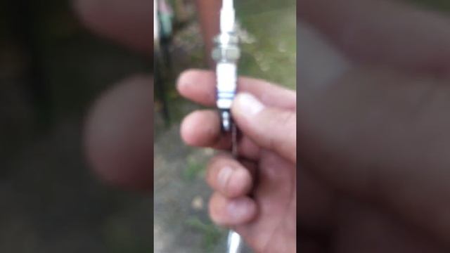 Выкручиваем сломанные резьбовые соединения (сломалась резьба на свече)  #ремонтавто #двигатель