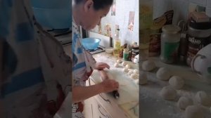 БЕЗУМНЫЙ ПАША. ИРИШКА ЧИКИ ПИКИ ГОТОВИТ ЧЕБУРЕКИ ДЛЯ ЛЮБИМОГО МУЖА ПО НОВОМУ РЕЦЕПТУ.