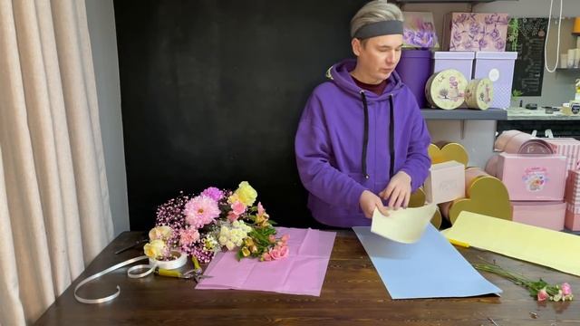 БУКЕТ ЗА 2000. КОГДА СКАЗАЛИ СДЕЛАТЬ НА УСМОТРЕНИЕ ФЛОРИСТА. смотреть онлайн