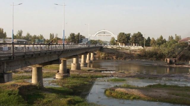 По местам поимок сырдарьинского лопатоноса в 1960-х. Добыча гальки в р.Карадарья, Балыкчи 28.09.202 смотреть онлайн