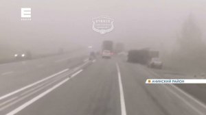 На трассе под Ачинском грузовик с фруктами въехал в стоящую фуру