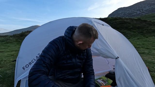 Wild camping with a new tent .The Forclaz MT900 minimal edition смотреть онлайн