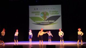 Жестовая песня "Попурри из советских детских песен", исполнил творческий коллектив "Рефлекс"