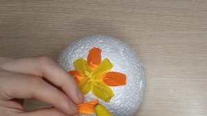 Шарик на ёлку из атласной ленты. Ëлочная игрушка СВОИМИ РУКАМИ.