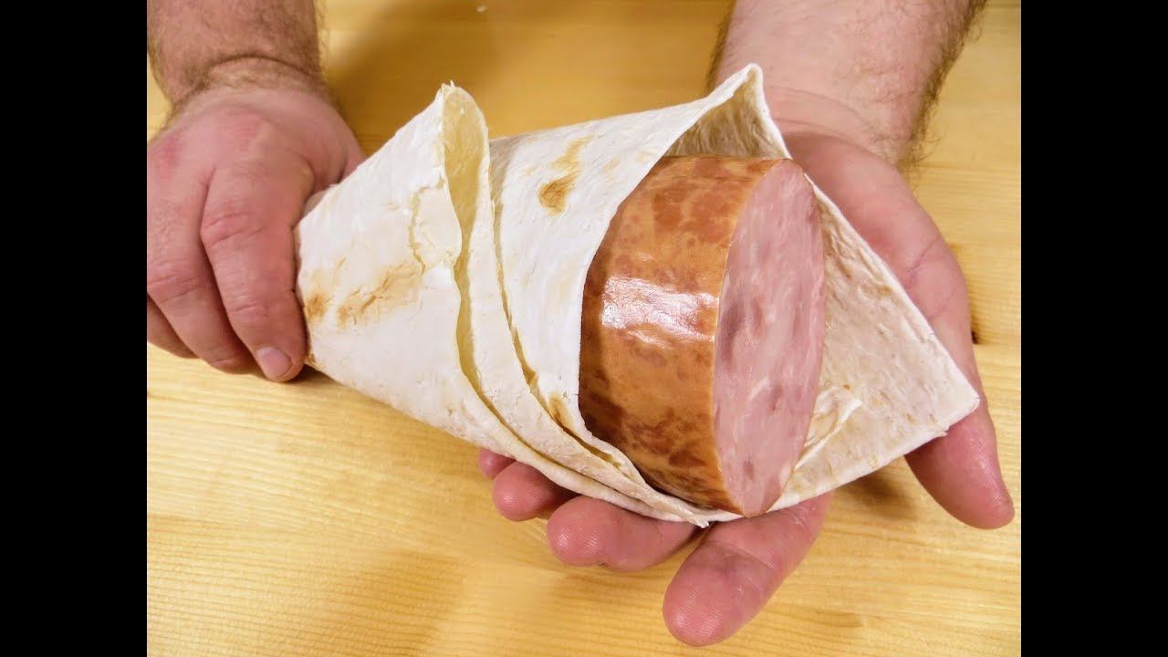 Завернем колбасу в лаваш и получим вкусную закуску или завтрак / Рецепты Другой Кухни