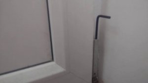 Нижняя петля балконной двери