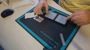 Рез и установка гидрогелевой пленки для любых телефонов.