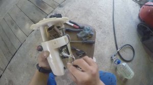 Замена топлевного фильтра на шевроле лачетти