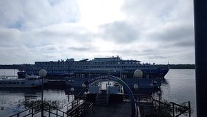 Подходит к пристани в село мужи теплоход Северная сказка туристический 31 июля 2024г.