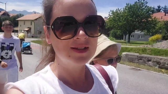 Подарки на День Рождения/Вкусное мороженое/Парк в городе Бюль/Спасибо за поддержку/Швейцария 2022 смотреть онлайн