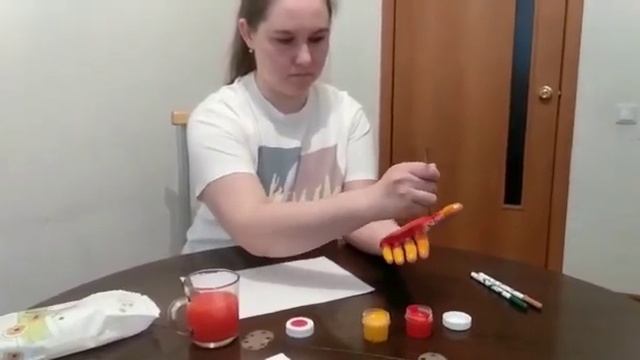 Рисуем ладошками с воспитателем Дарьей Николаевной смотреть онлайн