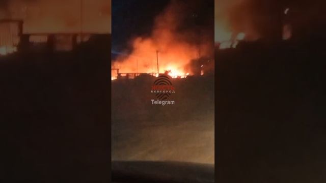 Как бомбят белгород. Подорвали склад боеприпасов в Белгороде. Склад с боеприпасами Белгород взорвался. Белгород бомбят. Подрыв склада боеприпасов в Белгороде.