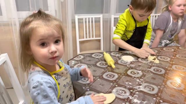 ??ГОТОВИМ ВАРЕНИКИ/СЕМЕЙНЫЙ ВЕЧЕР?/18 декабря 2021 г. смотреть онлайн