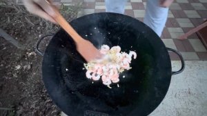 Готовим пасту с креветками на садже.