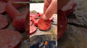 Как приготовить яйца с колбасой и колбасой на натуральном камне _
