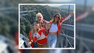 ✅  Наталья Водянова показала селфи с детьми на фоне могилы Лермонтова