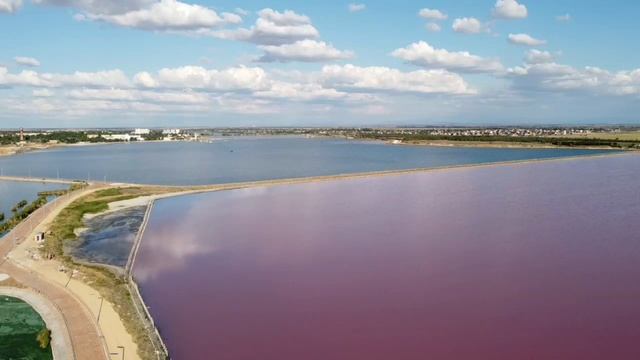 Крым.Город-курорт Саки.Розовое озеро.