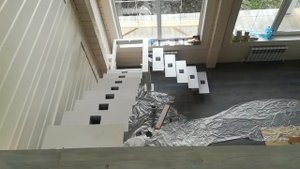 Лестница монокосоур с площадкой..