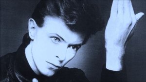 "Heroes" David Bowie (Lyrics)