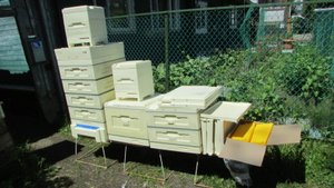 14 июня 2022 года, получил заказ с фирмы BienenHaus 12 рамочные ульи, рамки с пластиковой вощиной