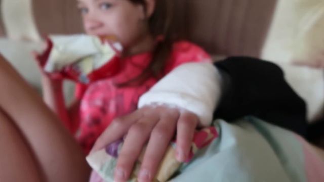 VLOG Были у врача, Сильно болит рука