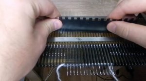 Первый способ набора нити на машине вязальной Золушка