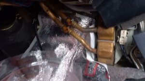 Карина е (carina e) чистим радиатор печки.  Карина е пешін тазалау.