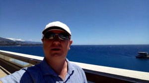 Ницца, Монако поехал покупаться на автобусе.