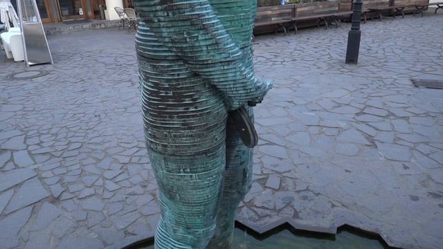 Писающие мужчины (музей Франца Кафки) смотреть онлайн