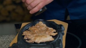 СОЧНОЕ МЯСО ПО-ФРАНЦУЗСКИ! ПРОСТО И БЫСТРО! ЛАЙФХАК КАК ОТБИТЬ МЯСО ЕСЛИ НЕТ МОЛОТКА.