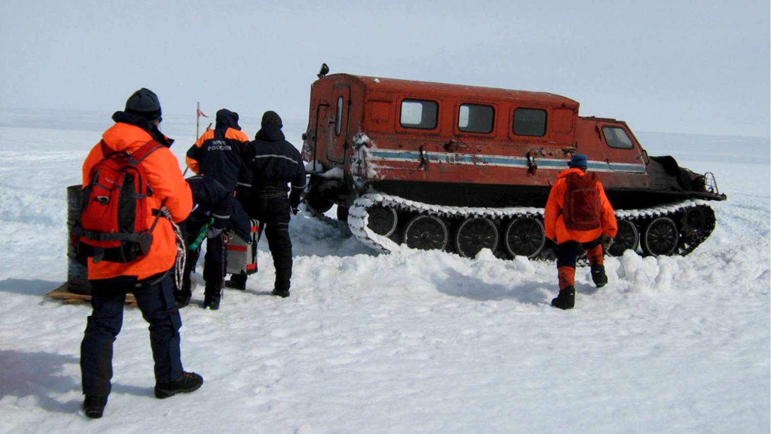 УНИКАЛЬНАЯ ОПЕРАЦИЯ СПАСАТЕЛЕЙ В АНТАРКТИДЕ A unique rescue operation in Antarctica