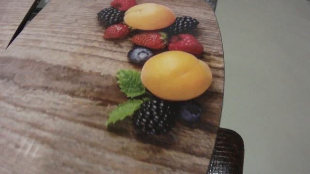 Столы, стулья выставка шоу- рум компании "Студия Мебели"