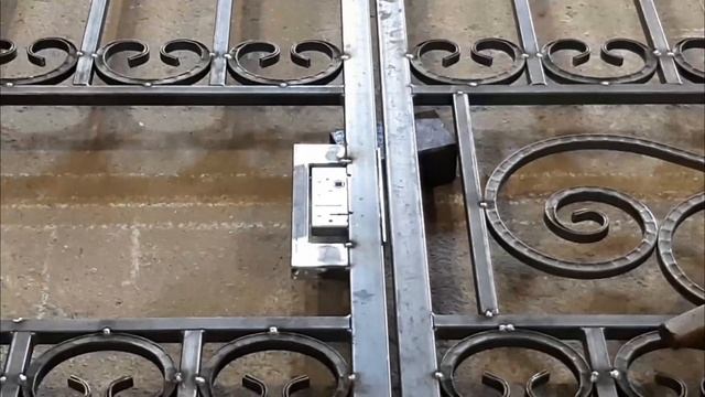Ворота из профильной трубы  и профнастила своими руками!