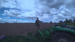 2022 Май. Продолжаю сажать картошку полуручным способом. Доп.комментарии к картофелесажалке  КС-2МТ