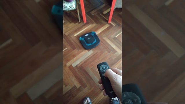 Робот-пылесос PHILIPS (сбой программы). смотреть онлайн