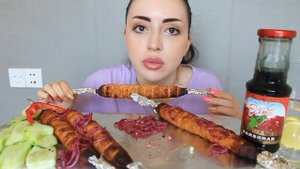 ПОБОЛТАЕМ? ШАШЛЫК В ДУХОВКЕ ? Мукбанг Ayka Emilly