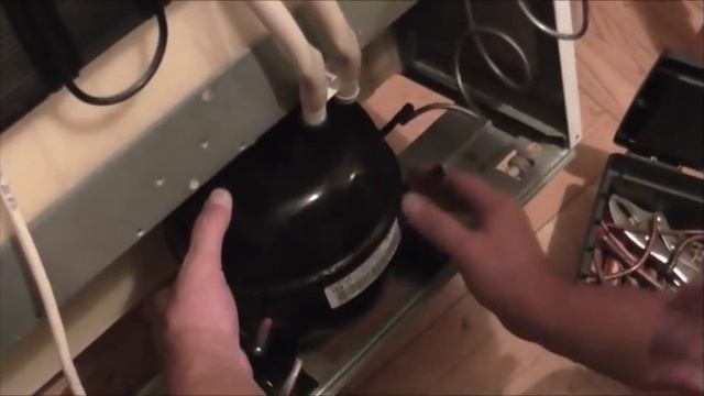 Компрессор сразу выключается.Ремонт холодильника Индезит. смотреть онлайн