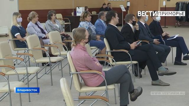Лучших преподавателей ДВФУ отметили наградами к 122-летию высшего образования на Дальнем Востоке.