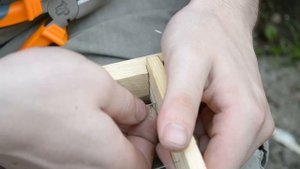 как натянуть проволоку на рамку