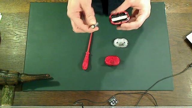 Clip on bicycle light battery replacement (short video) смотреть онлайн
