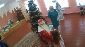 Дети читают новогодние стихи