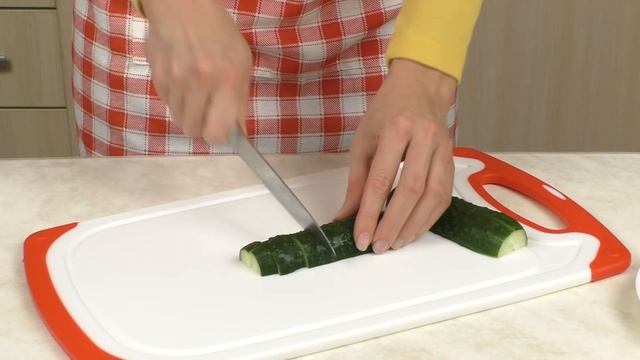 Салат Шериф (копчёная курица, ананасы, грибы, чернослив)