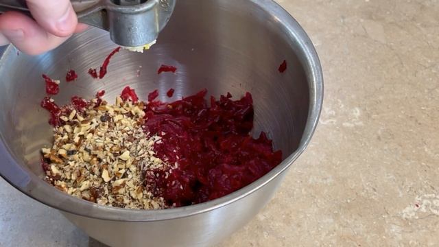 Салат из обыкновенной свеклы. С Необыкновенной заправкой !!! смотреть онлайн