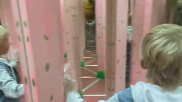 Ярик в парке СКАЗКА, Москва 2021 смотреть онлайн