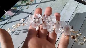 Веточка венок для прически из бусин и проволоки.