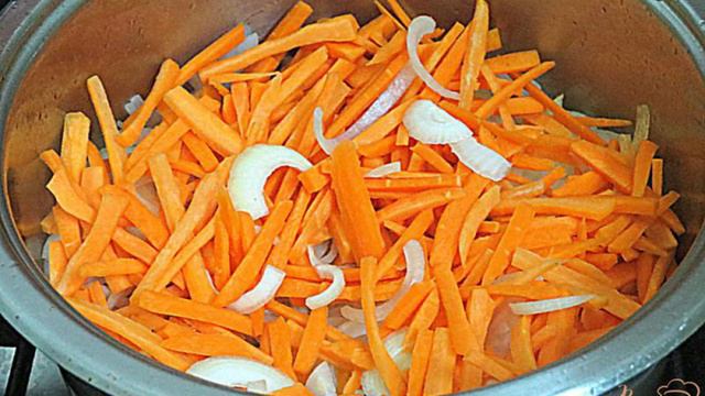 Плов с курицей в кастрюле