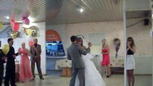Красивый танец жениха и невесты