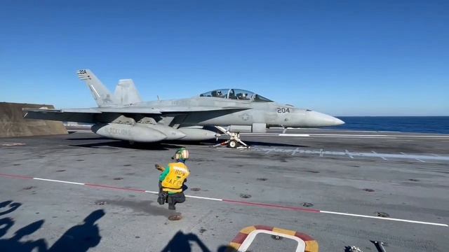 USS Gerald R. Ford (CVN 78) Aircraft carrier and F/A-18 Super Hornet смотреть онлайн