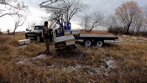 Ezyloader 300MH using 4 Way pallet forks